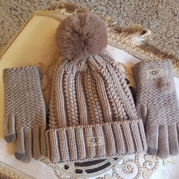 Ugg hat and infinity scarf set - Picture 4 of 4